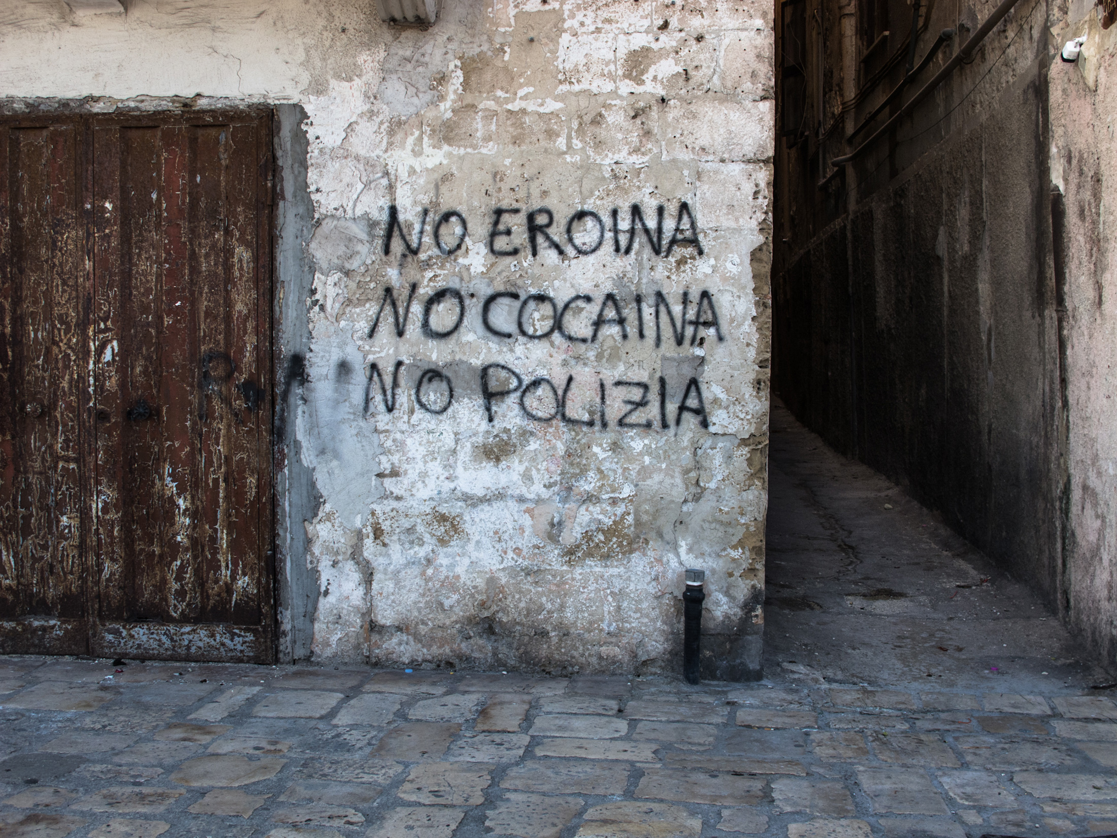 Grafitti: No Eroina, No Cocaina, No Policia